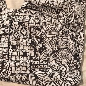 Liz & Me black and white print Capri pants.